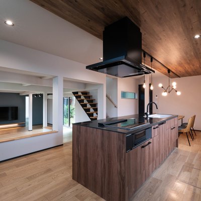 暗さを感じた空間を一新、開放感と広がりを生むLDKへ